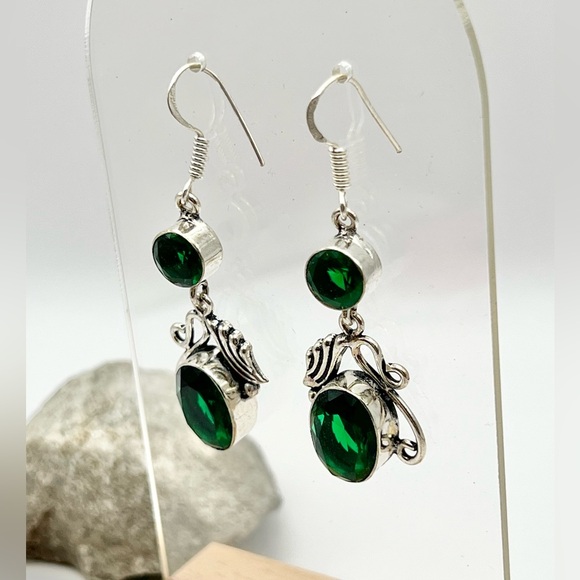 GREEN QUARTZ DANGLE EARRINGS - Picture 2 of 7